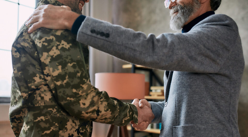 therapist helping veteran of the armed forces